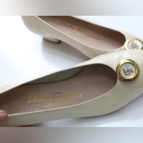 Vintage Salvatore Ferragamo low heels - Picture 5 of 13